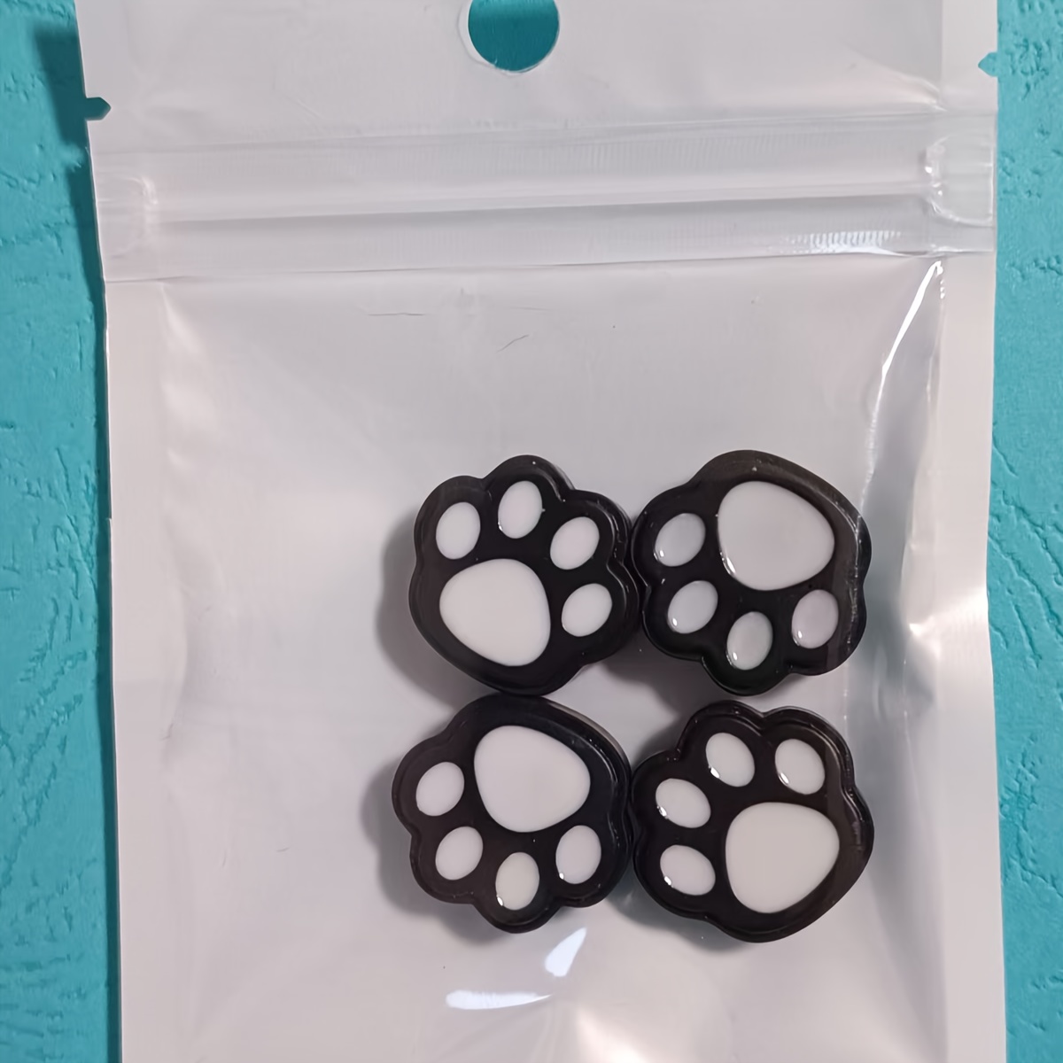4 Refrigerator Magnets With Interesting , Small And Exquisite With Texture, Resistant To Falling, Waterproof, And Clip Paper Strips For Leaving Messages.