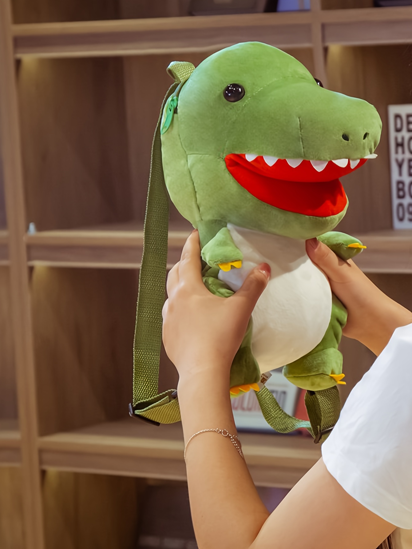 Mochila Adorable de Dinosaurio T-Rex Verde - Poliéster Suave, Correas Ajustables, Ligera y Duradera - Perfecta para Viajes y Regalos de Cumpleaños