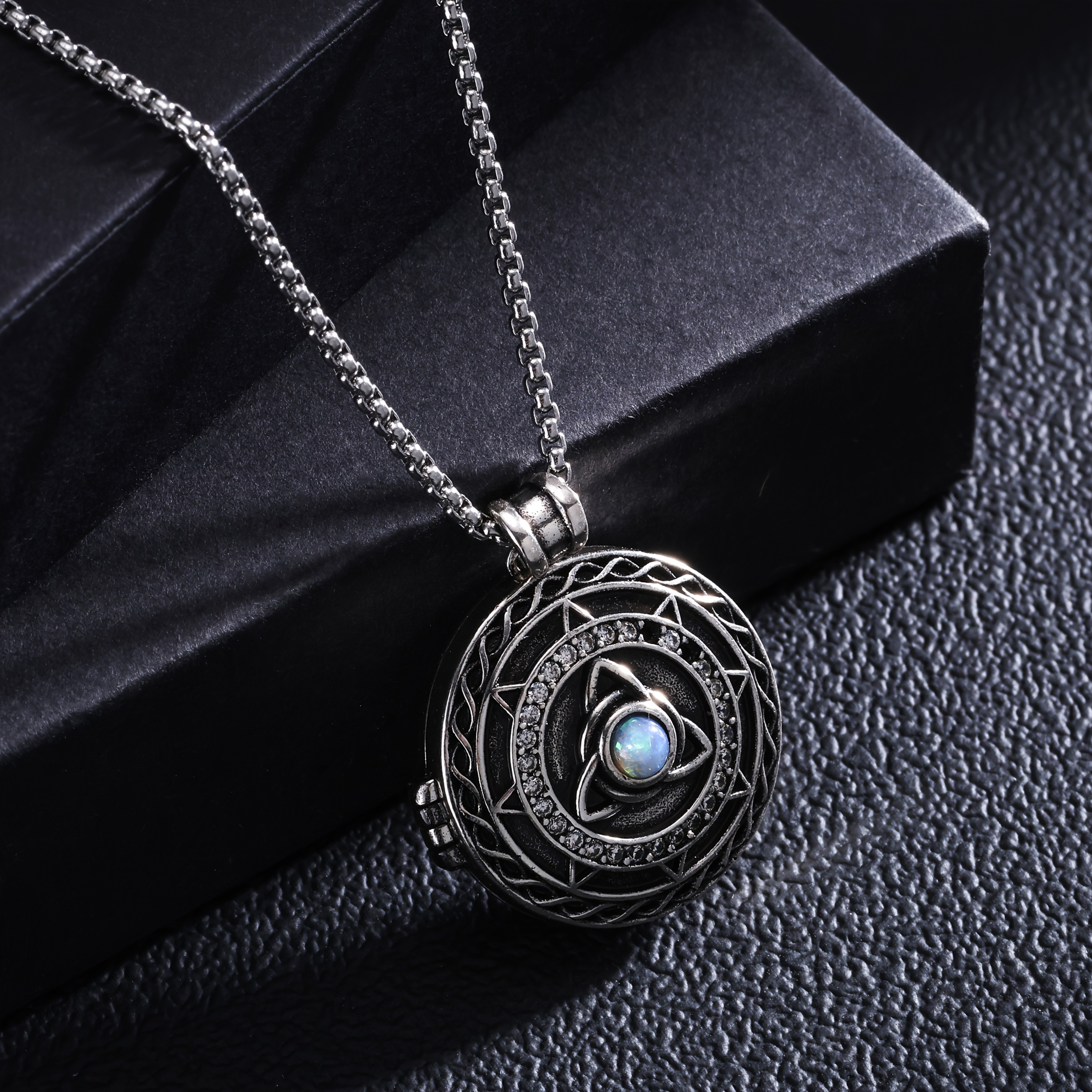 Image of 925 Sterling Silvery Silvery Celtic Knot Necklace Women's Fashion Item Easy Elegant Anniversary Gift With Exquisite Gift Box