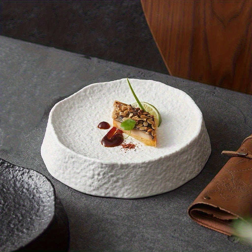 Creative Ceramic Plate White/Black, Suitable for High-end Restaurants and Home Use for Special Plating, Tableware, Plating, Unique Irregular Western-style Plate