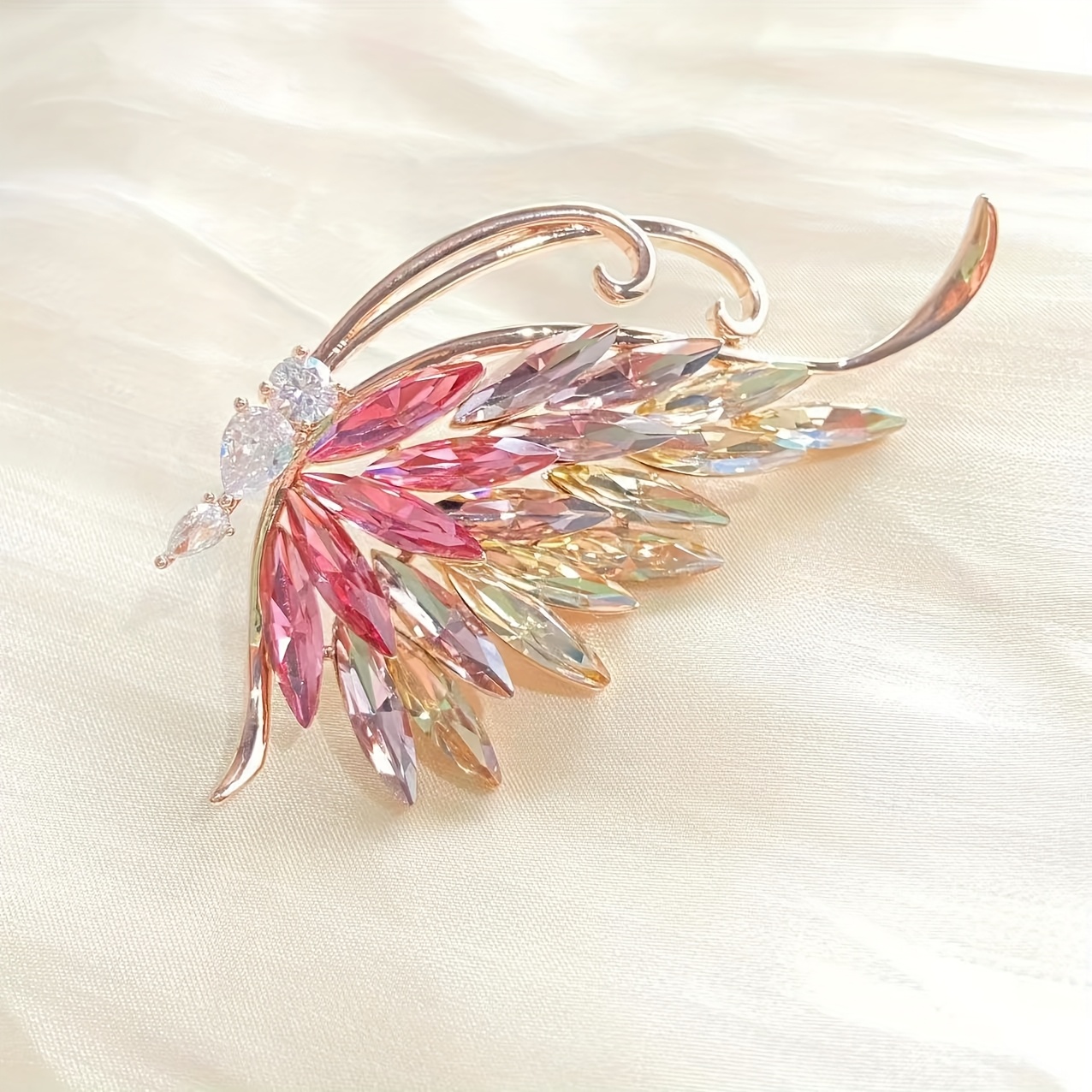 Simulated Brooch European And Simulated Brooch, Three-dimensional Gradient Color, High-end Pin, Fashionable And Brooch, Suitable For Coat, Sweater, Jacket And Other Accessories