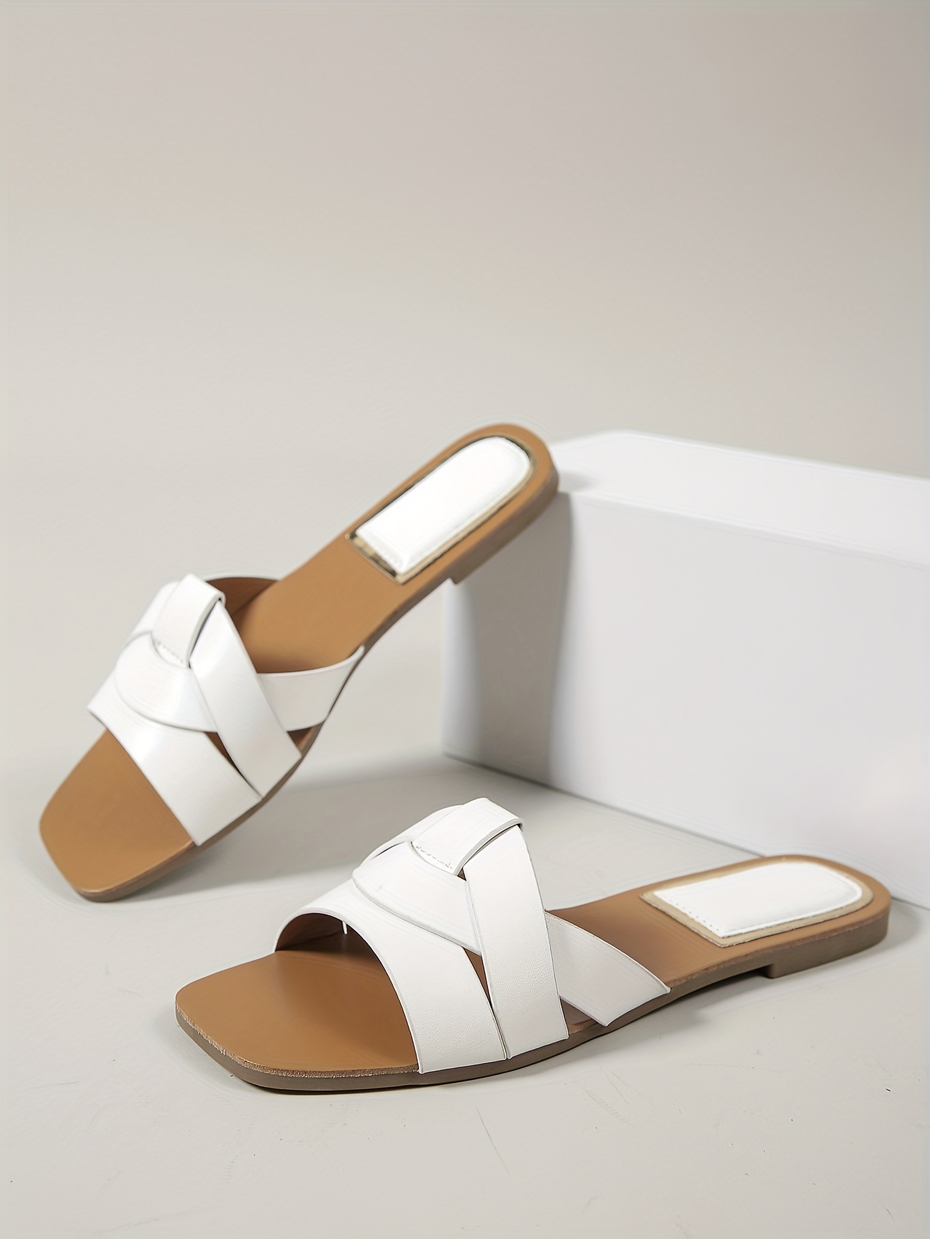 2025 Summer New Arrival Women's Shoes Casual Outdoor Lightweight Sandals Fashionable Open-Toe Slip-Ons Minimalist Resort Beach Slippers Comfortable Flat Slide Sandals Ladies' & Girls' Footwear Golden nude white black
