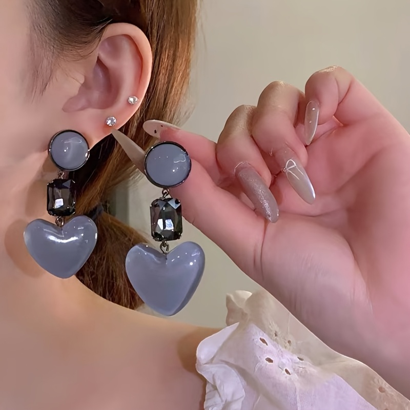TEMU A Pair Of Silvery-gray Heart-shaped Earrings For Women, Light Luxury Ins-style, Elegant, , Versatile, High-end, Trendy, And Cool Ear Accessories