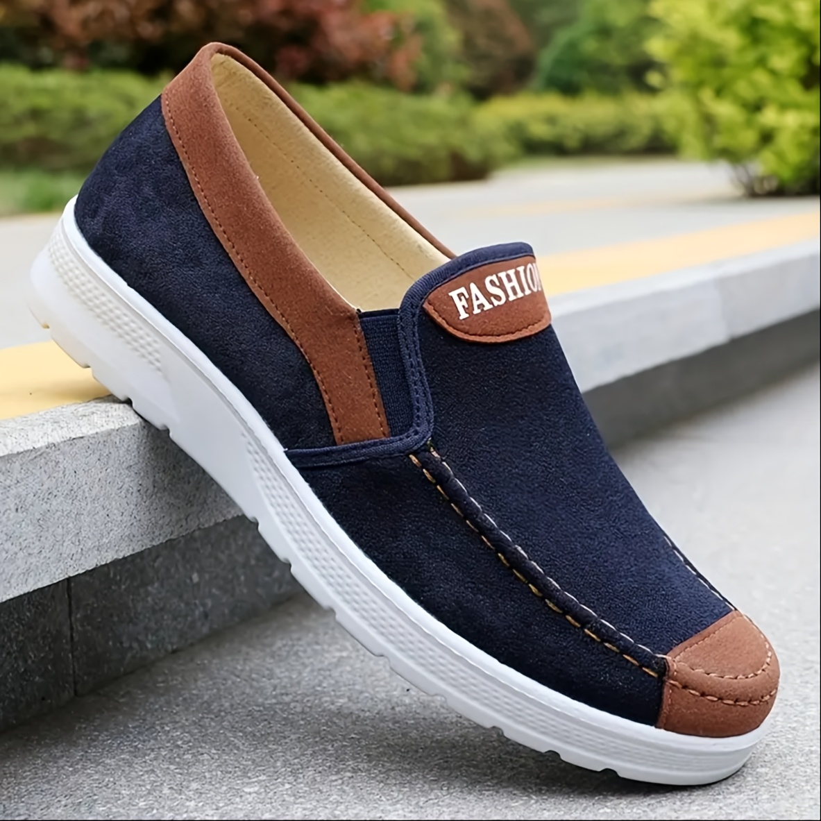 A Pair of Men's Casual Sports Training Fitness Shoes - Solid Color,, Round Toe, Lightweight Fabric Upper, Non-slip Synthetic Outsole, Breathable Fabric Lining, Suitable for Outdoor Running and Daily Wear - Spring/autumn