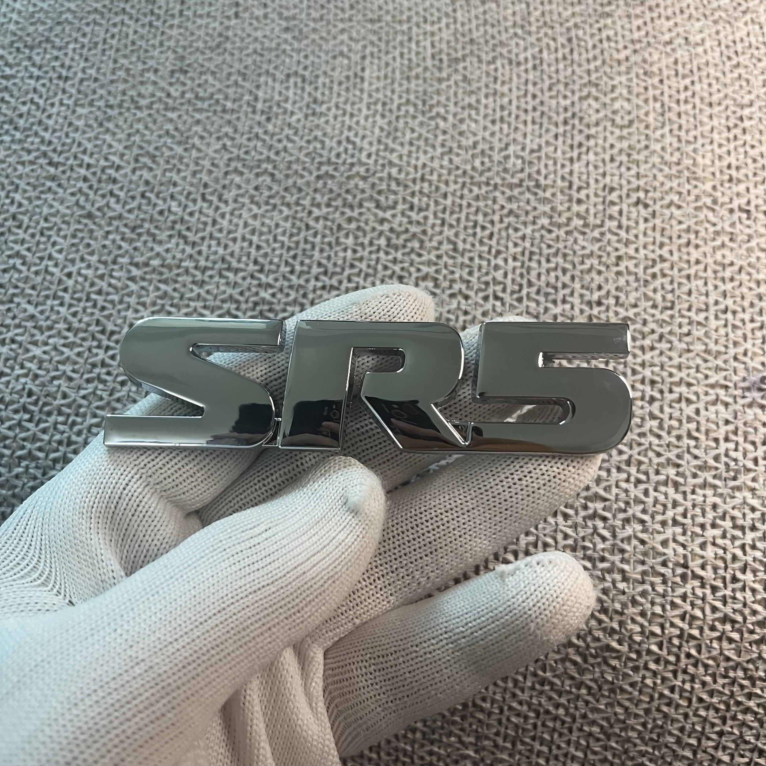 TEMU 1pc, Metal Badge, Sr5 Car Emblem, Durable Vehicle Accessory, Enhances Aesthetics, Compatible With Multiple Car Models, Stylish And Practical