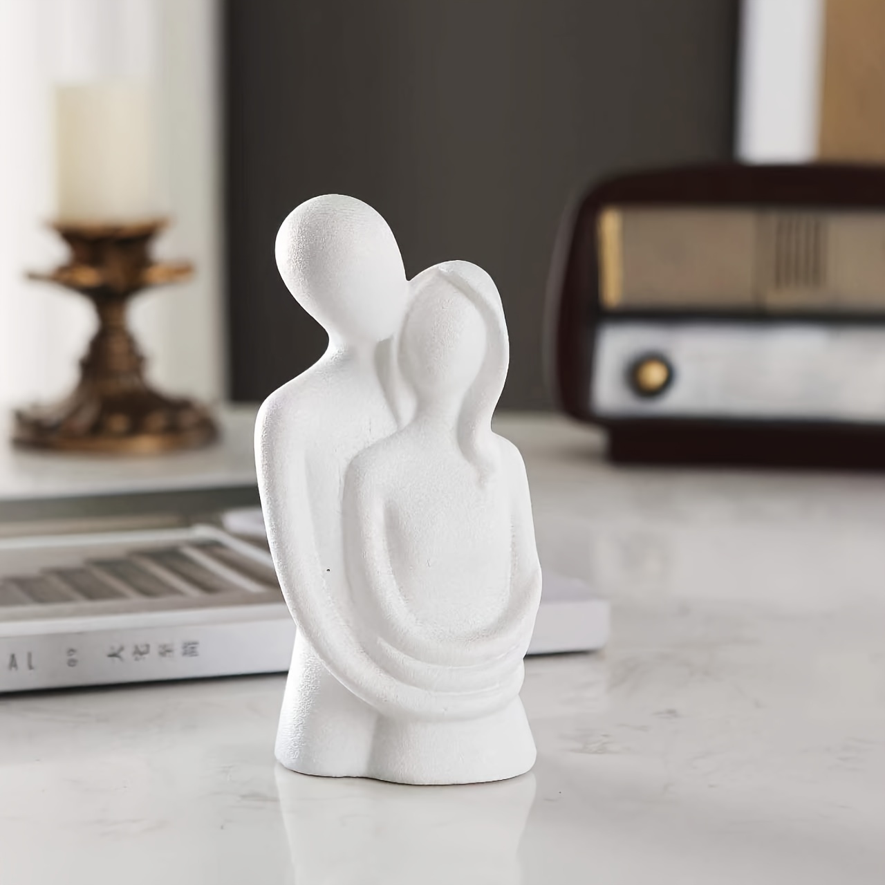 

1pc, White Resin Couple Embrace Sculpture, Contemporary Love Statue, Home Decor, Romantic Shelf Art Display