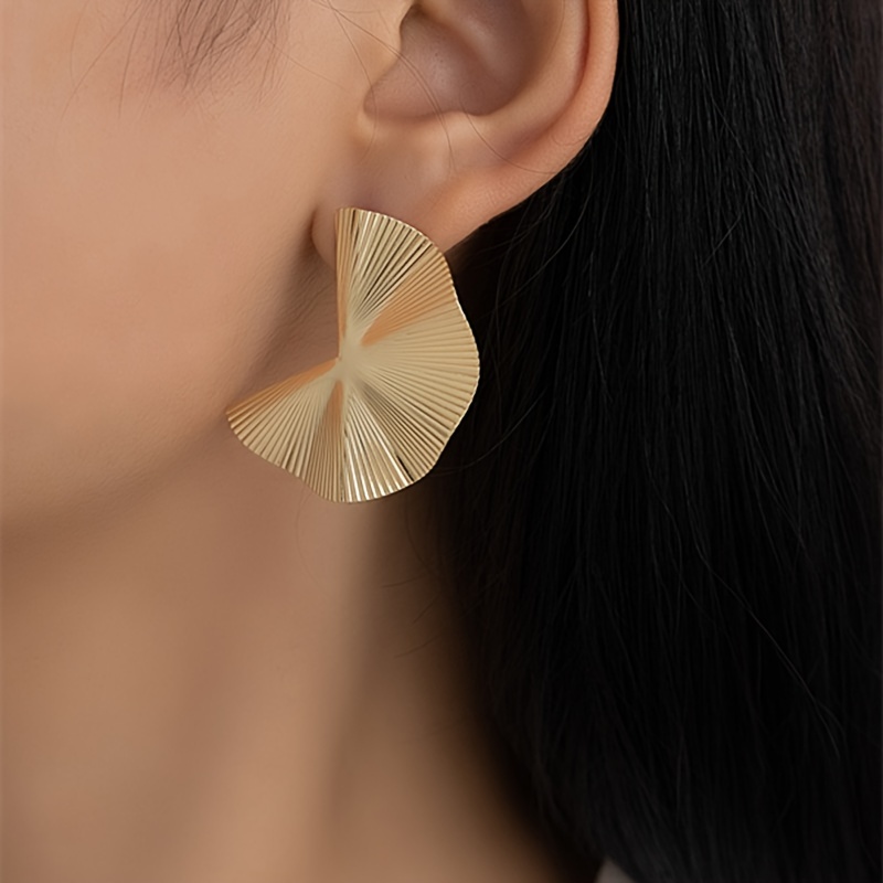 

1 paire de boucles d'oreilles minimalistes en d'éventail, bijoux tendance pour femmes, argentées ou dorées, votre couleur