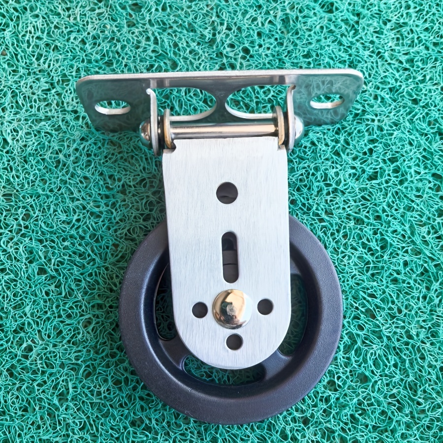 Image of A Large Pulley With Steel Wire Rotates As A Transition Pulley For Fitness Equipment, Equipped With Nylon Pulleys For Fitness Equipment.