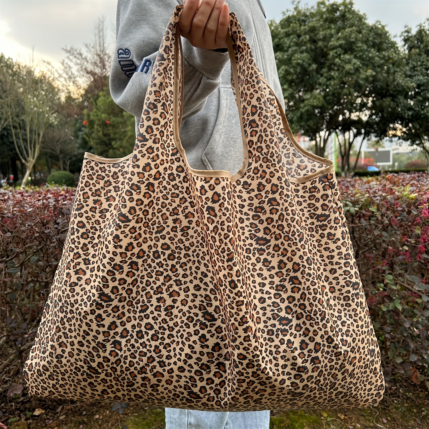 

Extra Large Capacity Tote Bag, Portable & Foldable Shopping Bag, Lightweight Bag With Leopard Print Design