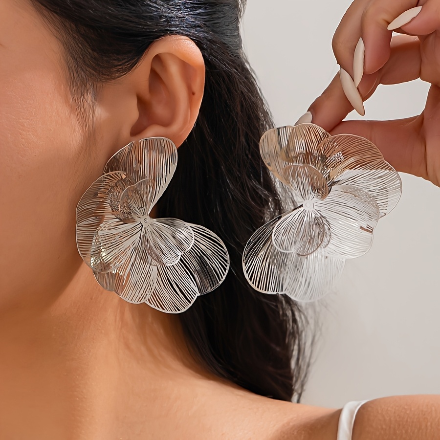 E-shop Paar elegante Blumen-Ohrstecker für Frauen - Goldfarbenes Hohlblumendesign, für Partys, Feiertage, Geburtstage und den , Urlaubsstil,