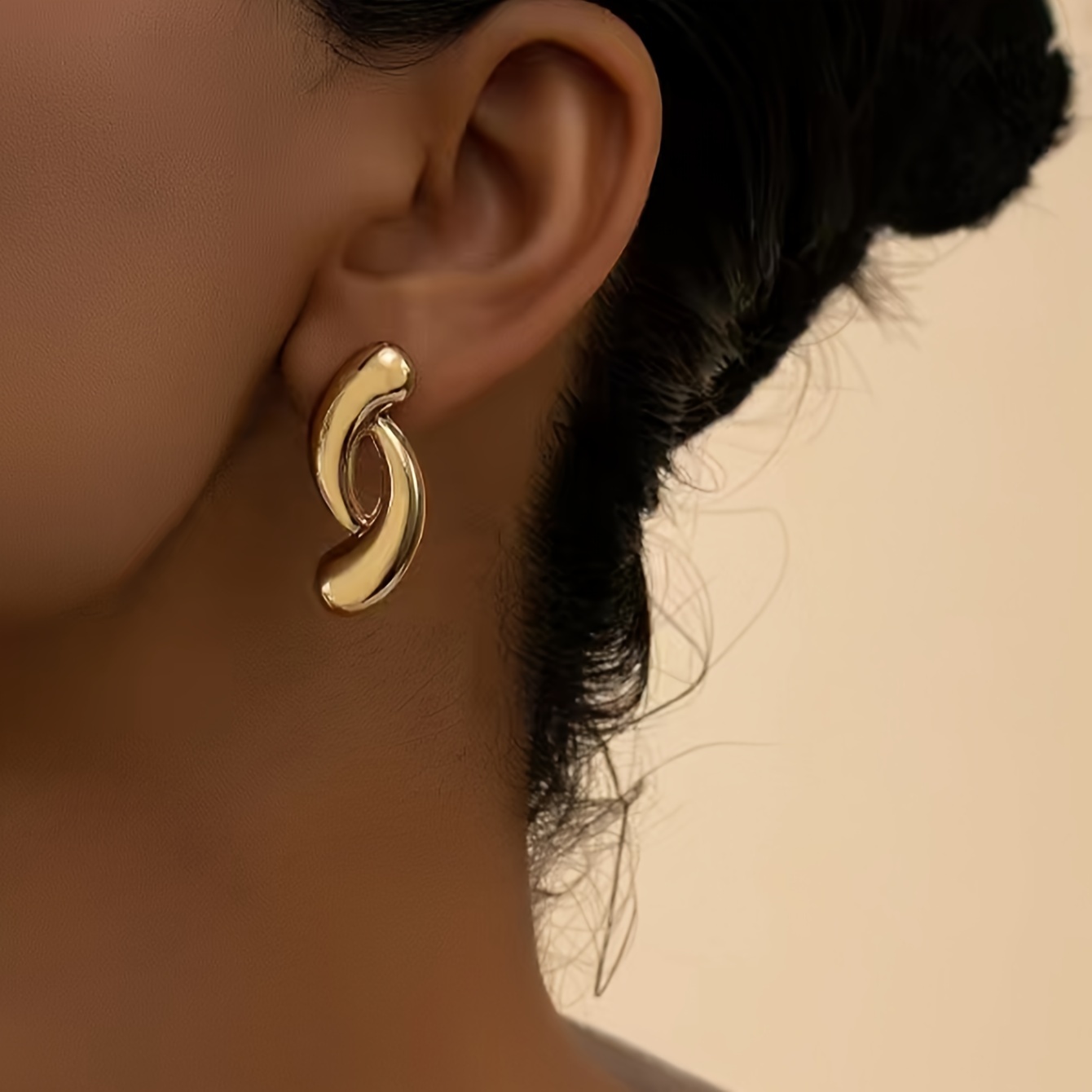 

Boucles D'oreilles À Clous Avec Un Design De Double Goutte D'eau En Alliage De Zinc, Un Bijou Élégant Et Décontracté Adapté Aux Femmes Pour Un Usage Quotidien.