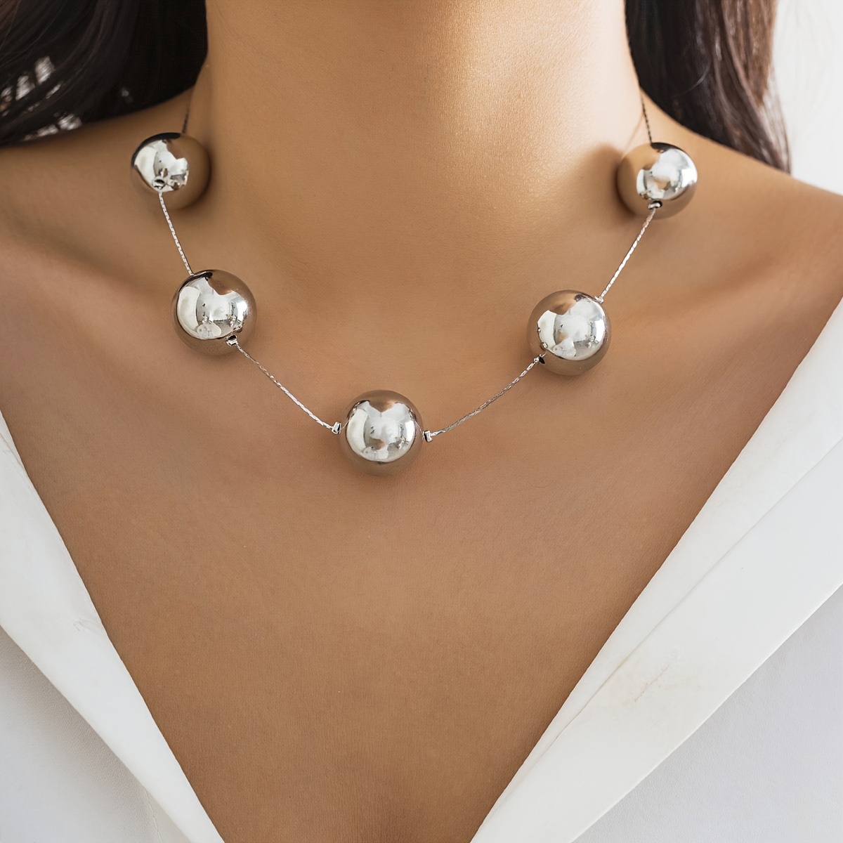 

Elegant Chunky Bead Necklace For Women, Statement Collar Choker With Large Spheres, Silvery Tone, Modern Minimalist Style, Adjustable Clasp, Fashionable Jewelry For Casual And Party Wear