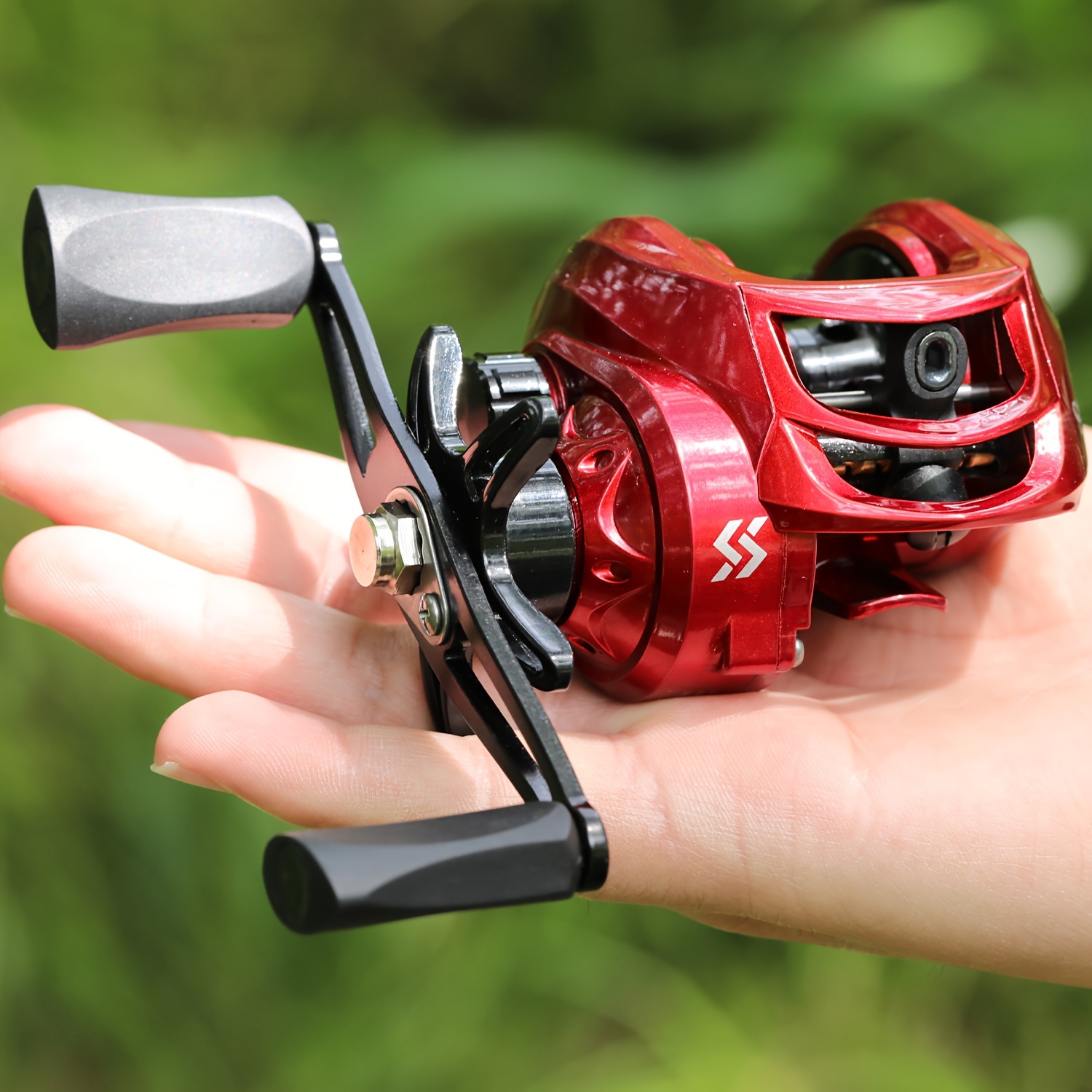Sougayilang Fishing Baitcasting Reels, 7.3:1 Gear Ratio Fishing Reels , Low  Profile Reel with Magnetic Braking System , Super Polymer Grips,Carbon