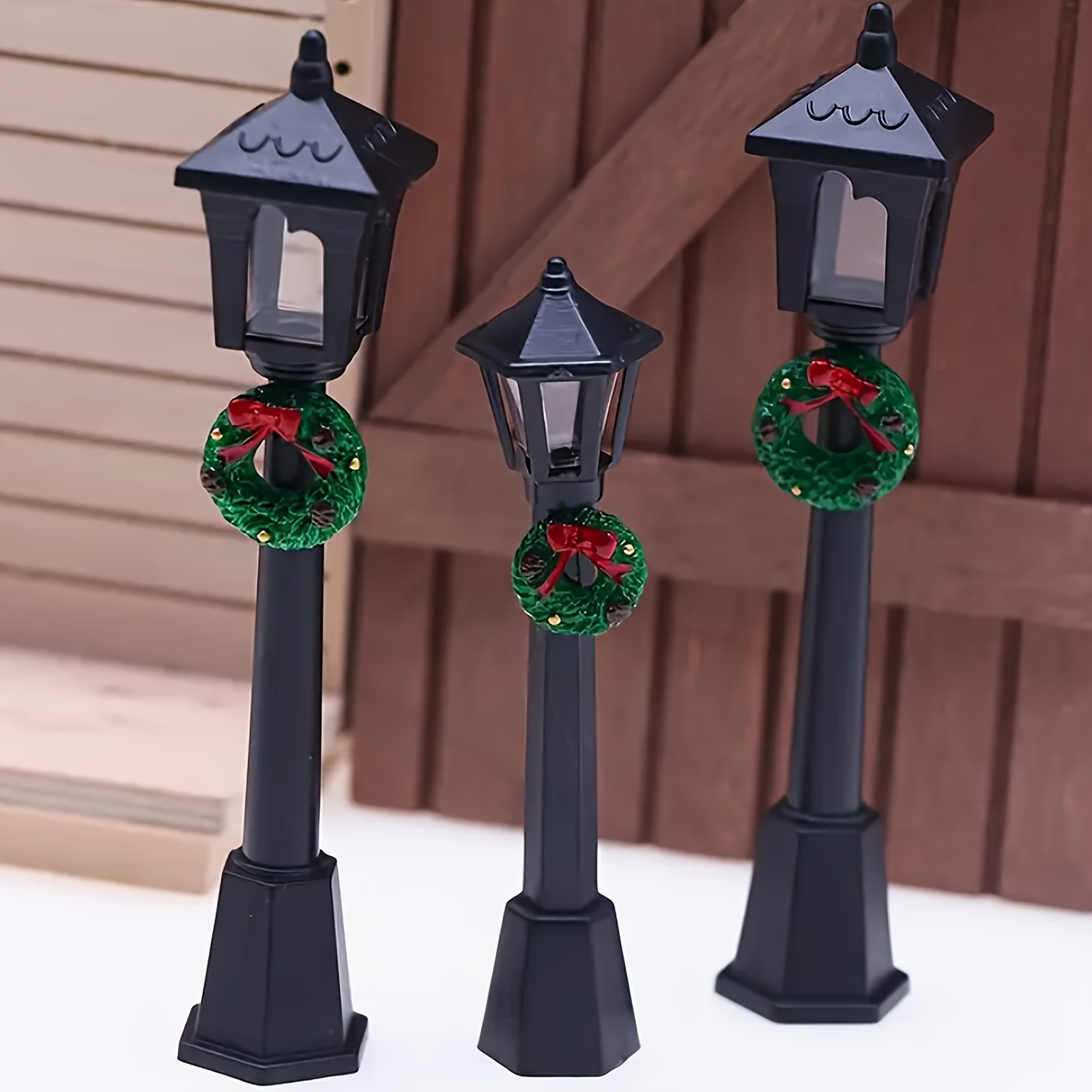 

3-pack Miniature Christmas Street Light Figurines, Plastic Lantern Decor For Dollhouse, Mini Village, Tabletop Display, No Electricity Needed, Ideal For Birthday, Tailgating & Gifting