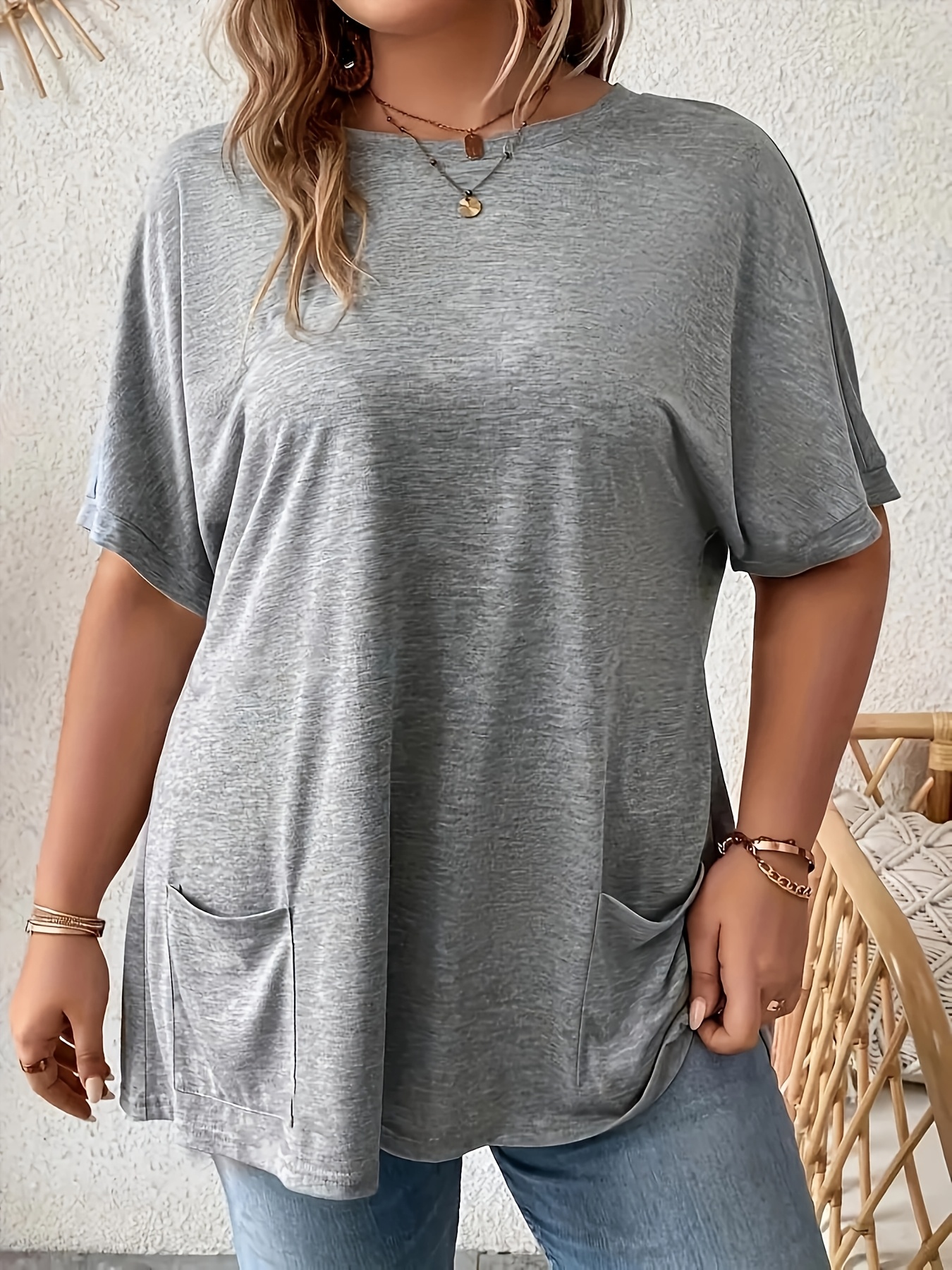 Plus Size Women's Casual Short Sleeve T-Shirt - Vibrant Purple Solid Color with Side Pockets, Relaxed Fit Round Neck, Medium Stretch Machine Washable Fabric for Spring/Summer Casual Attire, Ladies T Shirts, Versatile Clothing, Mediumstretch Material