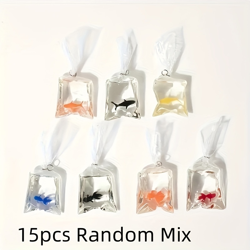 E-shop 15 Stück gemischte Wasserflasche Fisch Harz Charms, mit buntem Goldfisch Design, weich und niedlich, geeignet für Schmuckherstellung,