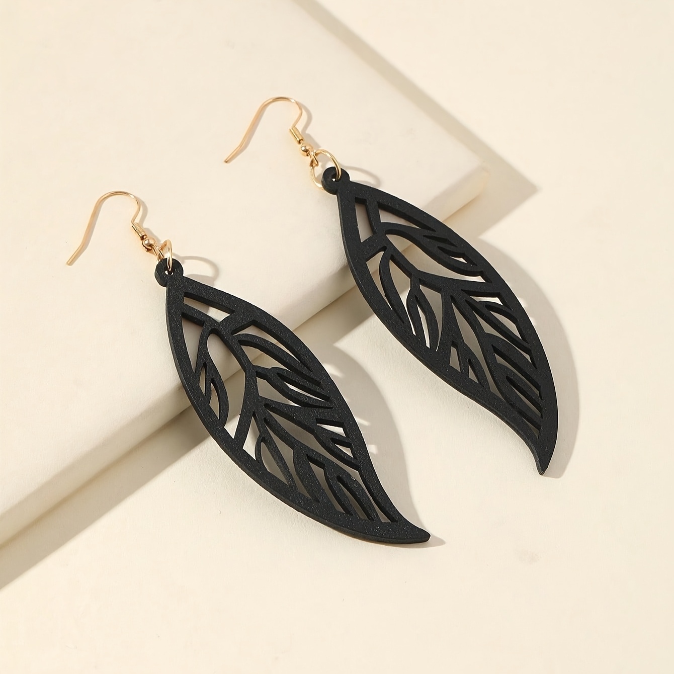 Wooden Cutout Floral Pattern Earrings Set - Natural Choice
