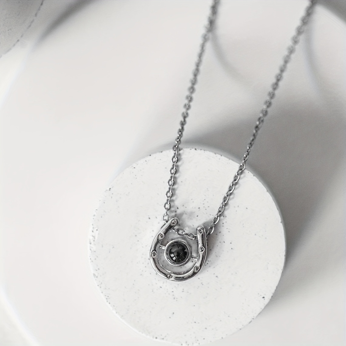 TEMU Horseshoe Pendant Photo Projection Necklace, Built-in Customized Picture Pendant, Minimalist Pet Memorial Ornament, Fashionable Gift For