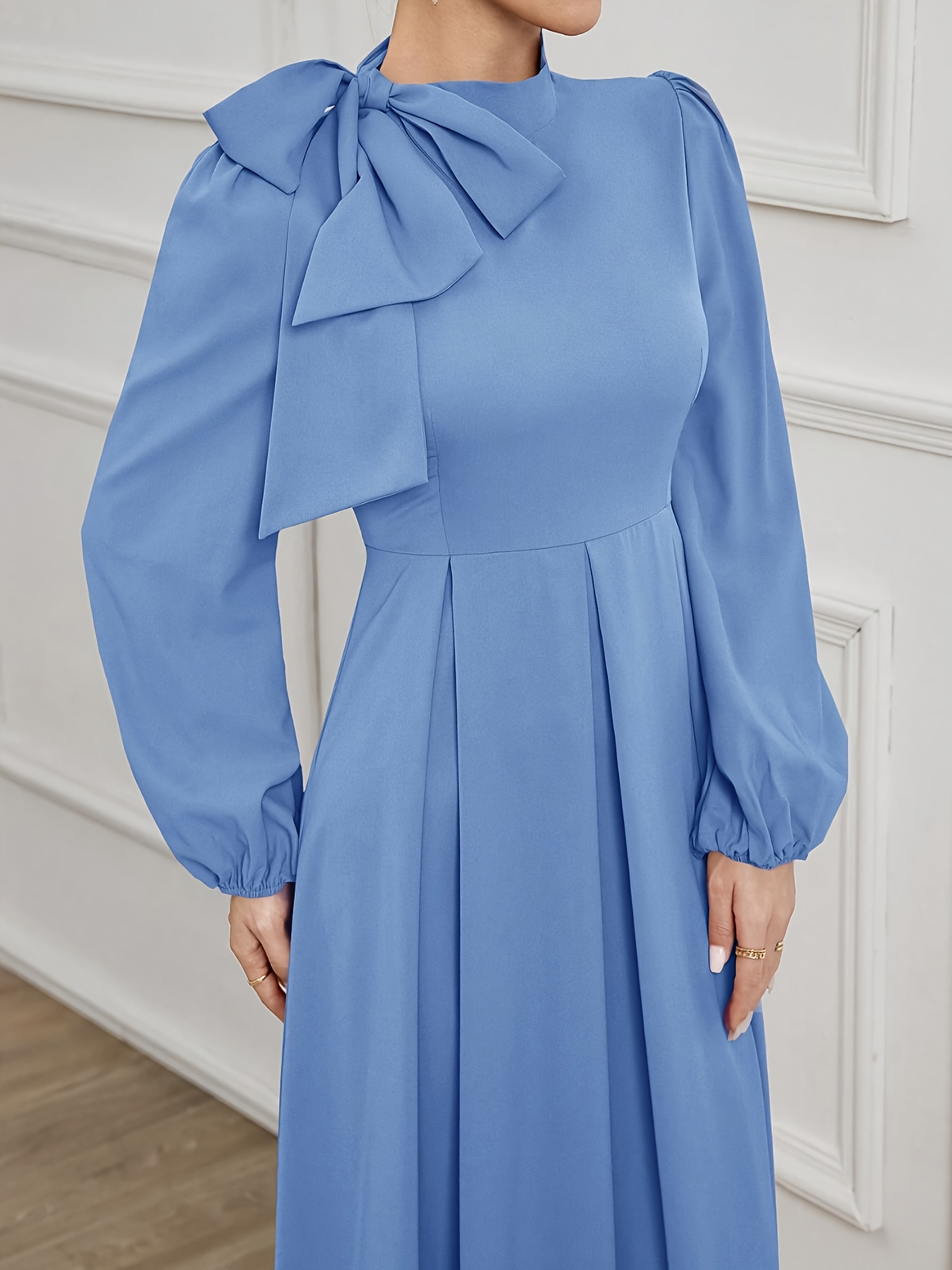 astr the label v-neck pleated midi dress V-Neck Pleated Floral Midi Dress