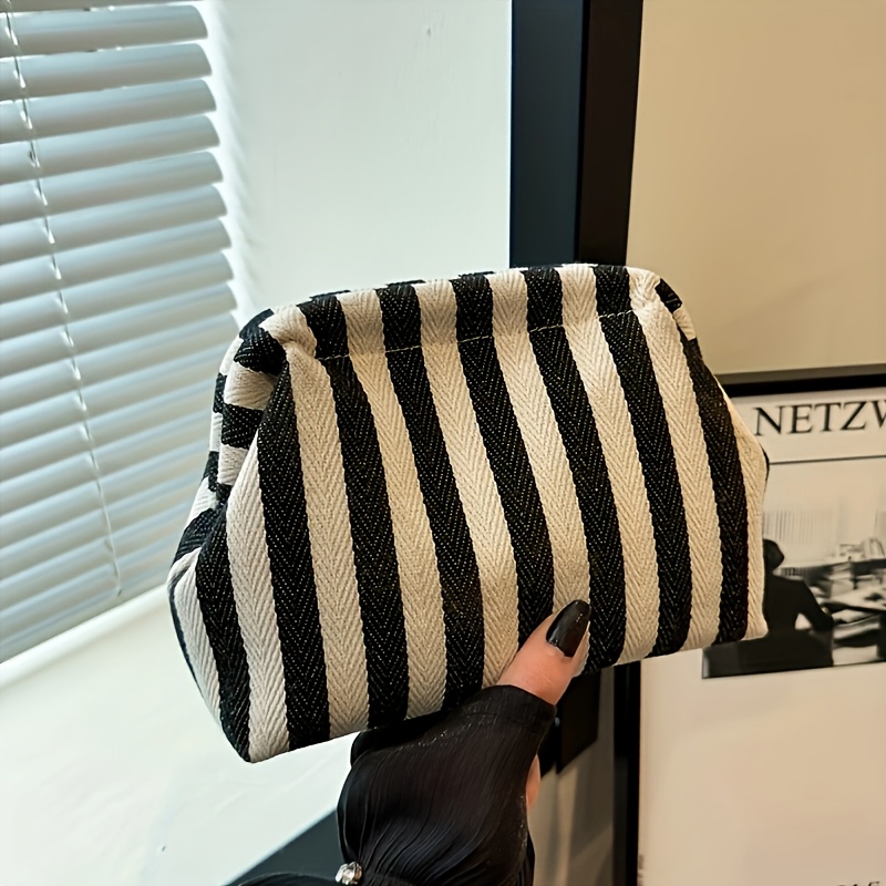New Knitted Stripe Cloud Bag Handheld Bag With Large Capacity And Versatile Daily Color Contrast Clip Bag