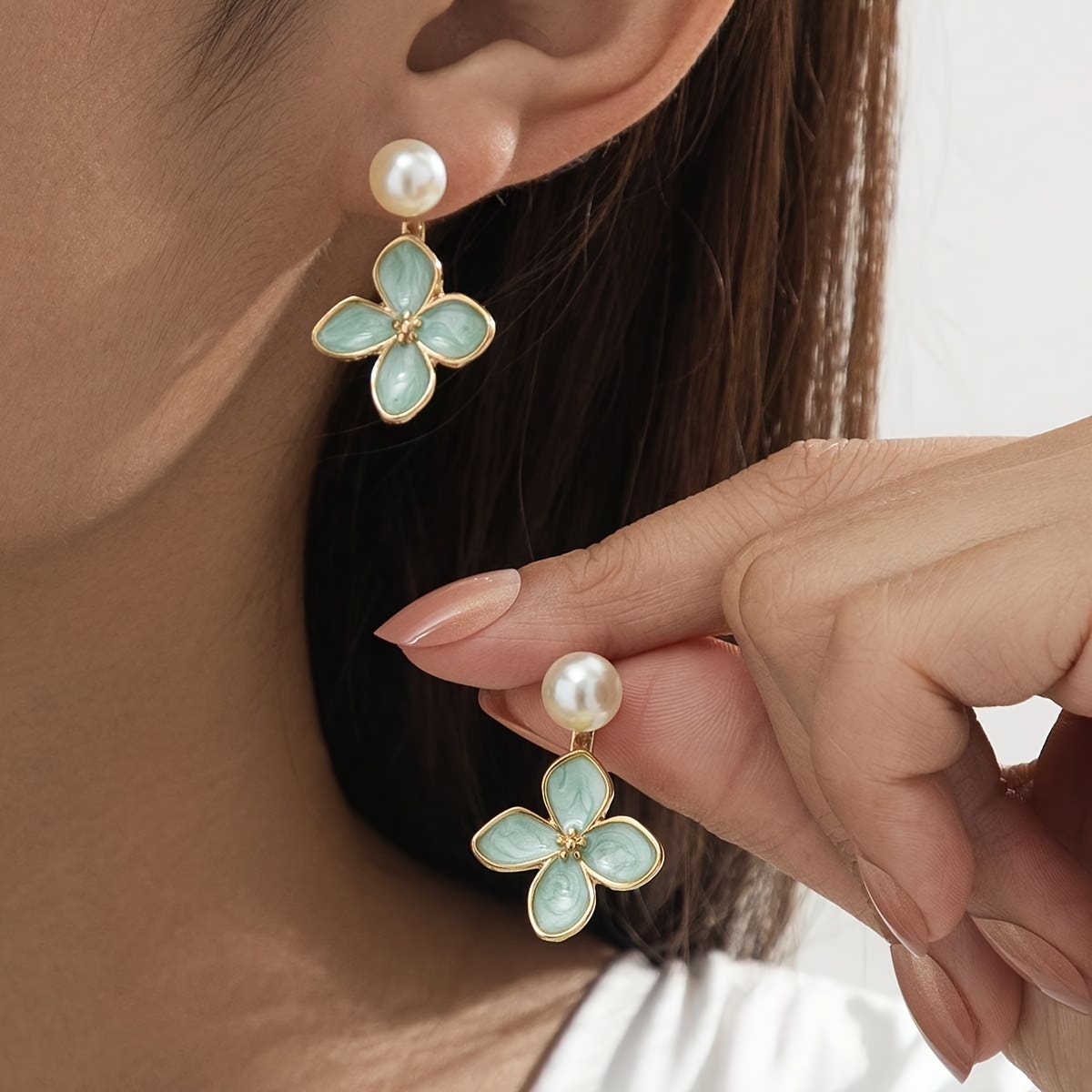 TEMU Un par de aretes de moda para mujer con un floral de inspiración vintage. Diseño elegante y exquisito de estilo francés, con perla de falsa