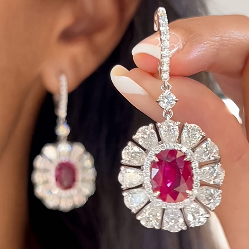 

A Pair Of Elegant Dangling Earrings For Ladies With Exquisite Zirconia Petal In Rose Red Synthetic Gemstone Flower Pendant, Suitable For Ladies' Banquet And High-end Jewelry.