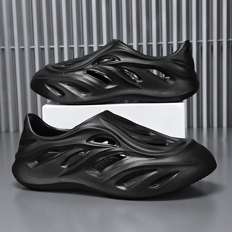 foams shoes all black