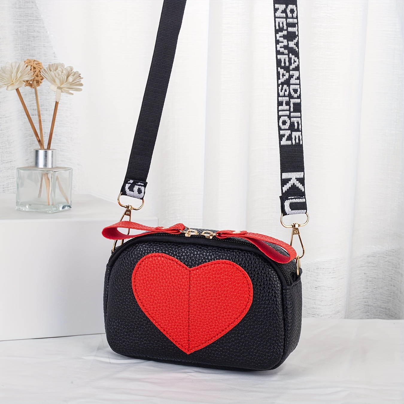

Women's Textured Love Heart Design Crossbody Bag, Fashion Single Shoulder Cell Phone Purse, Classic Elegant Handbag