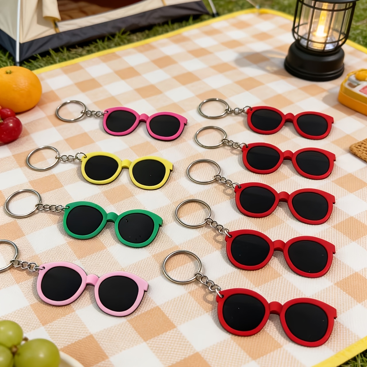 TEMU Set casuale da 18 pezzi di portachiavi con occhiali popolari, nuovi accessori casual e carini per borse, ciondolo hip-hop per il a scuola,