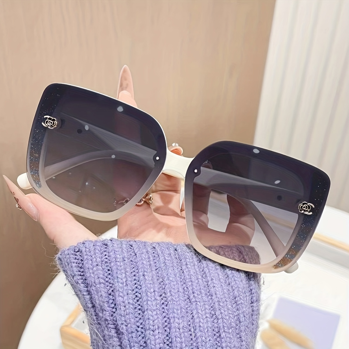 1 Pair of European and American Vintage Fashion Square-frame Women's Glasses, Classic and Stylish, Showcasing Elegance. Lightweight Frame Ideal for Street Photography, Makes a Perfect Gift