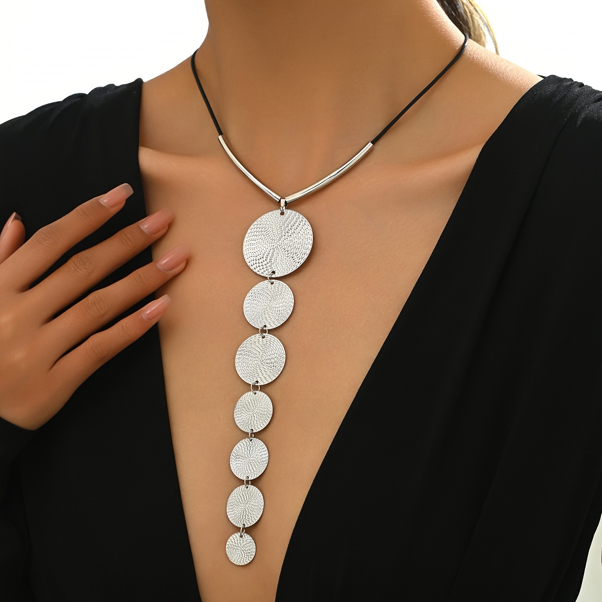 

A Minimalist Style Geometric Round Long Pendant Necklace