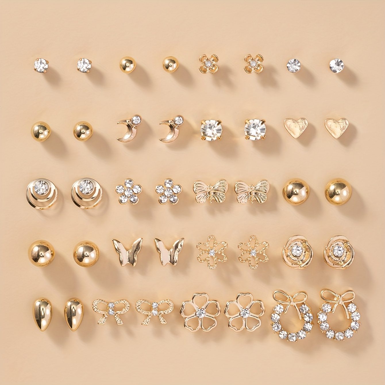 E-shop Ein Set mit 20 Paar modischen minimalistischen Ohrringen in Herz-, Mond-, kleiner Blume-, Schleife-, geometrischen runden Designs. Dieses