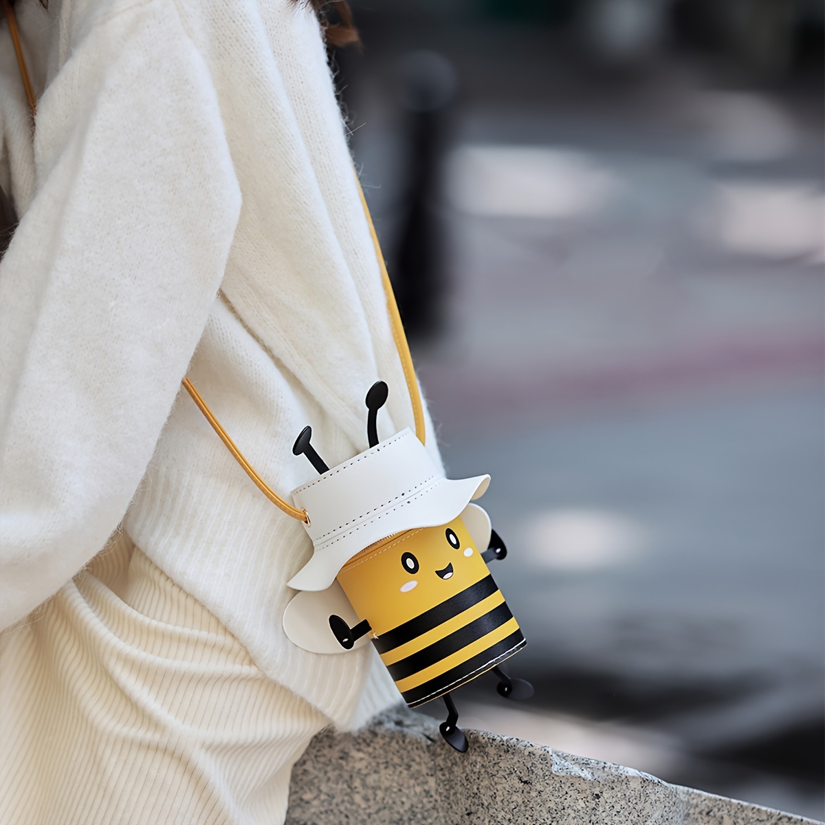 Bolsa de hombro hecha a mano de cuero PU con cierre de cremallera, kit de bricolaje con forma de botella de agua a medio terminar, diseño de abeja lindo, fabricación de carteras de bricolaje.