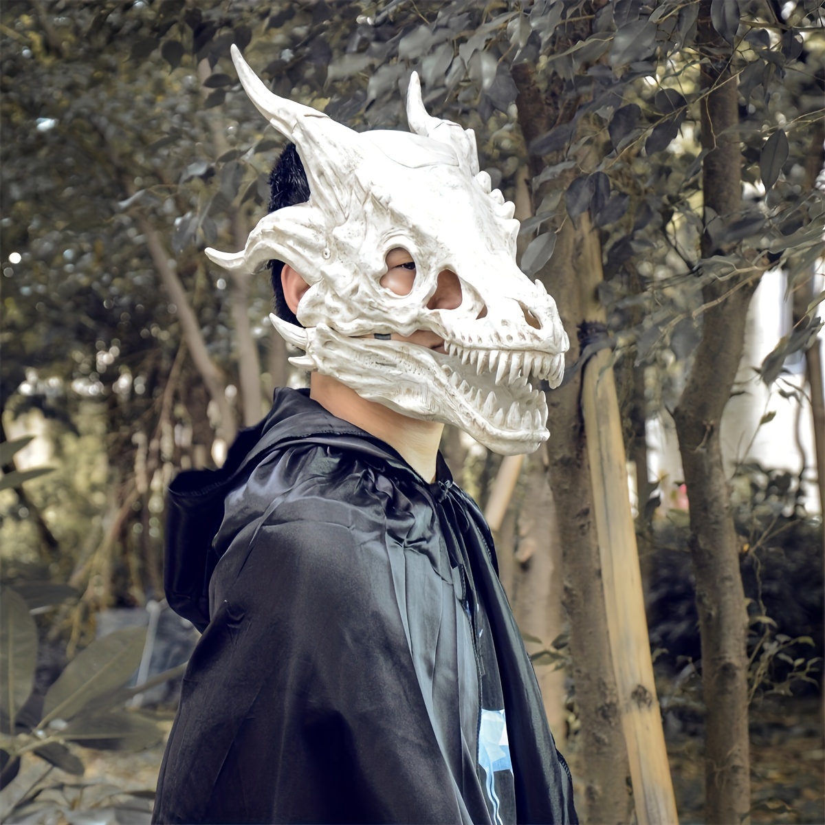 

Premium Cool Y2k Natural Latex White Dragon Skeleton Mask, With Moving Mouth Headgear Prank Prop, Halloween Cosplay Photo Prop, Larp Party Funny Supply, Stage Performance Accessory