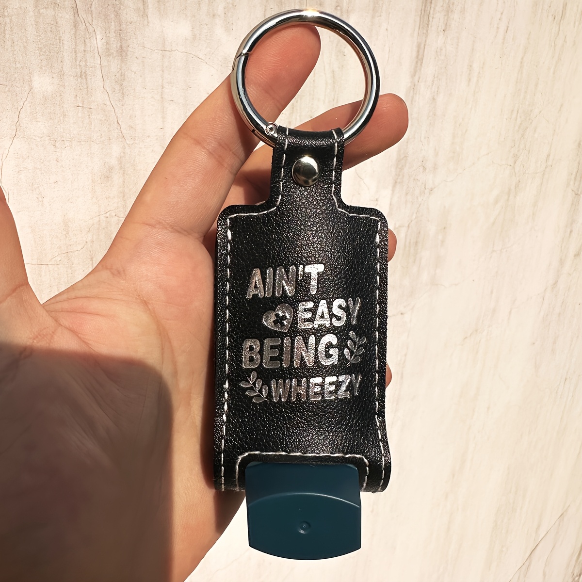 

Stylish "ain't Easy Being " Black Inhaler Case With Keychain - , Portable Protective Cover For Standard Inhaler Dispensers, Suitable For Travel And , Keychain Accessory|embossed Design| Stitching