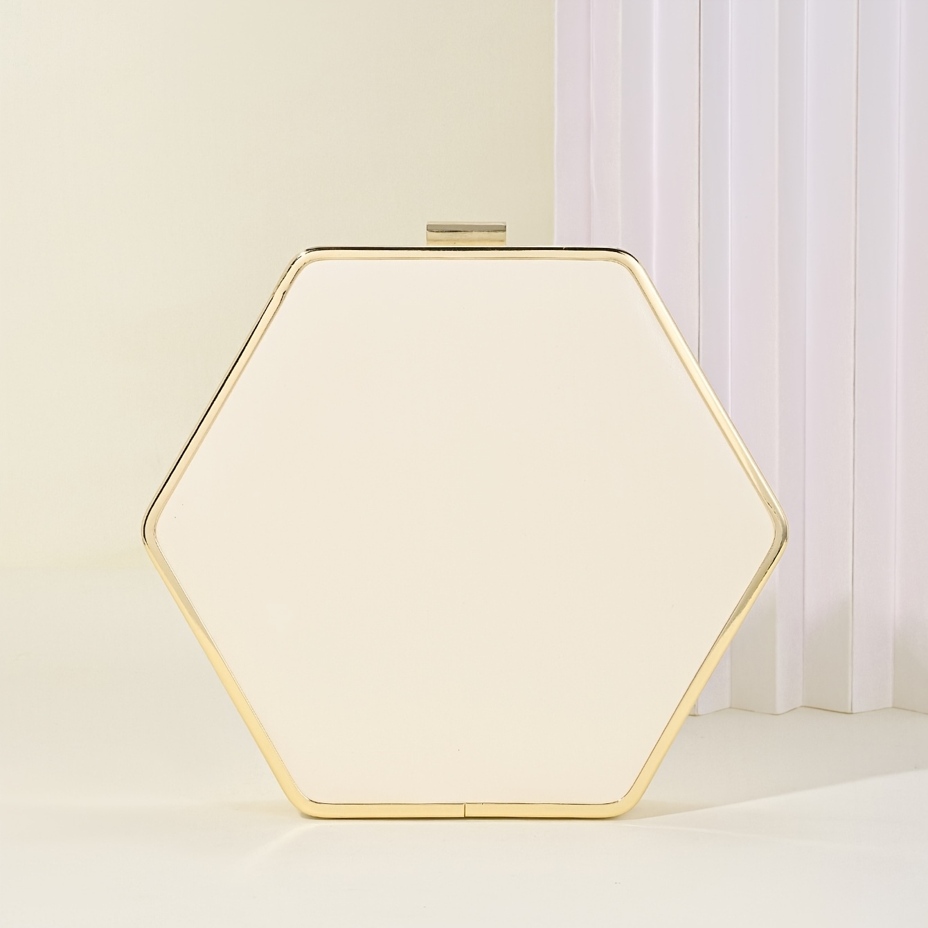 Elegant Hexagonal Clutch Bag with a Large Chain, Perfect for Evening Events, Parties, And Weddings.