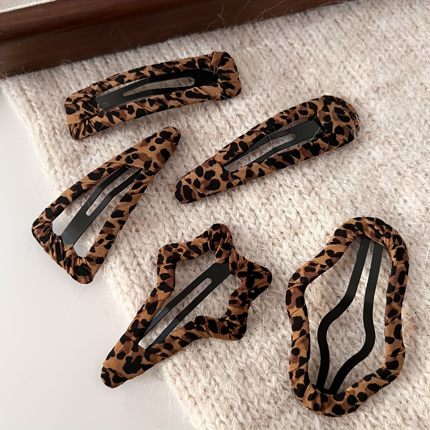 

5pcs Leopard Print Hair Clips For Women, Fashionable Hair Barrettes, Plastic Accessory, Suitable For 14+, Single Piece Pack