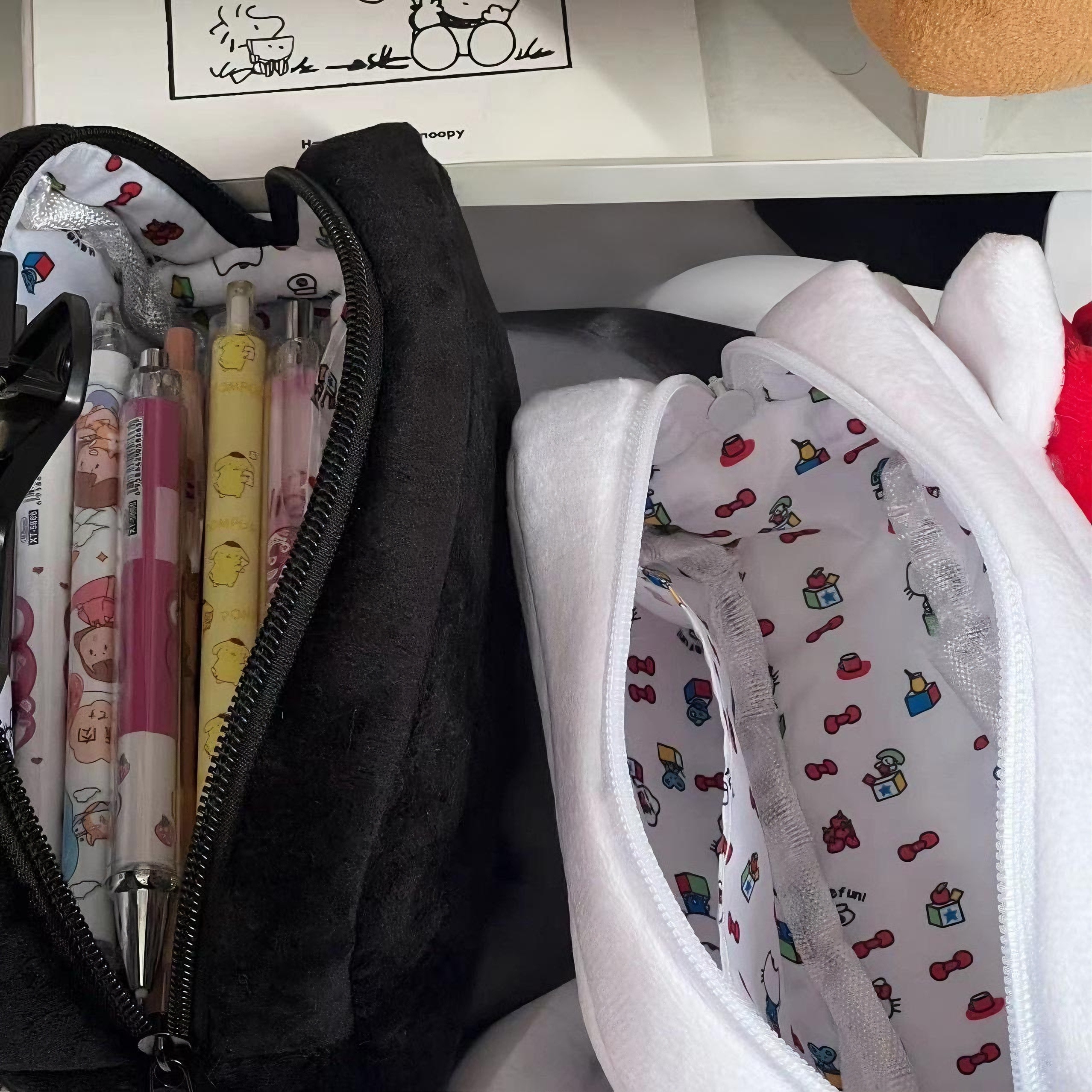 Para amantes de gatitos, estuche de bolígrafo de peluche - Gran capacidad, organizador de papelería de estilo japonés lindo para mujeres, material de flanela suave, perfecto para suministros escolares, uso en la oficina y regalos, organizador de papelería | Diseño juguetón | Cierre de cremallera duradera, bolso de papelería