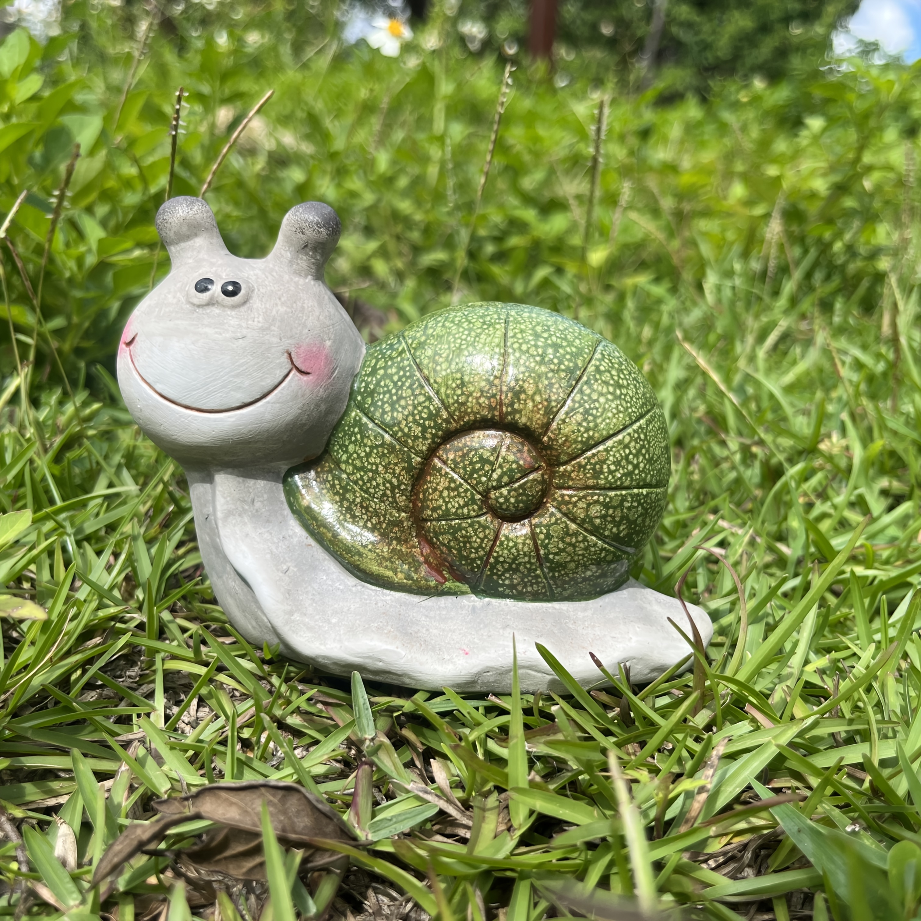 * Mini-Gartenschneckenstatue - Lächelndes Gesicht mit Ausdrucksstarken Augen - Wetterfeste Deko für Draußen und Drinnen - Selbstständige Basis