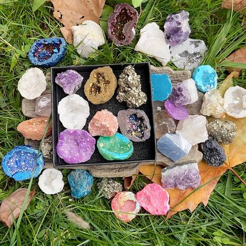 of 8 crystal ore original stone gift boxes natural mineral specimens used for home decoration perfect gift random colors