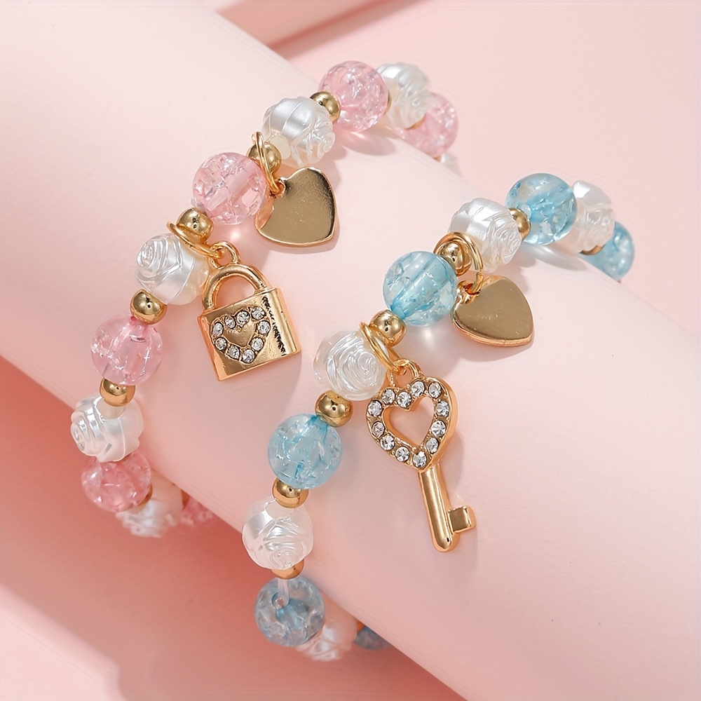 E-shop 2er-Set Leichte Farbe Schlüssel-Locken-Anhänger mit Öl-Tropfen, Elastisches Armband - Geschenk für Gute Freundin zum Geburtstag oder Party