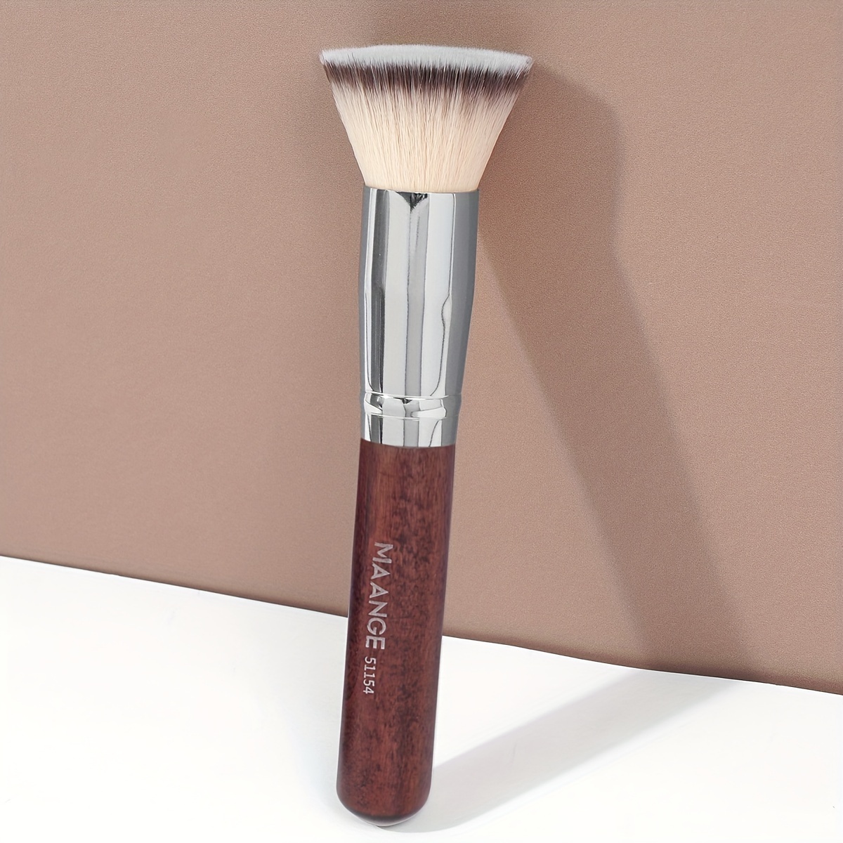MAANGE Oval Foundation Brush for All Skin Types