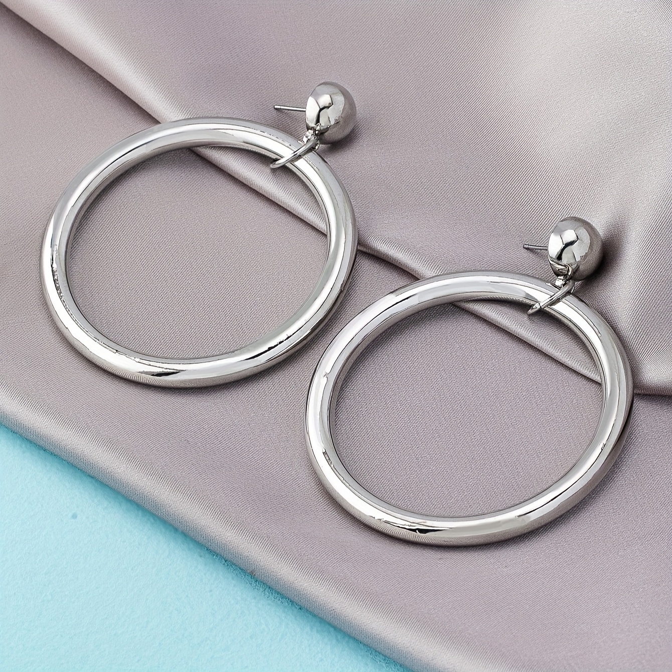Image of A Pair Of Fashionable And Unique Large Geometric Women's Earrings