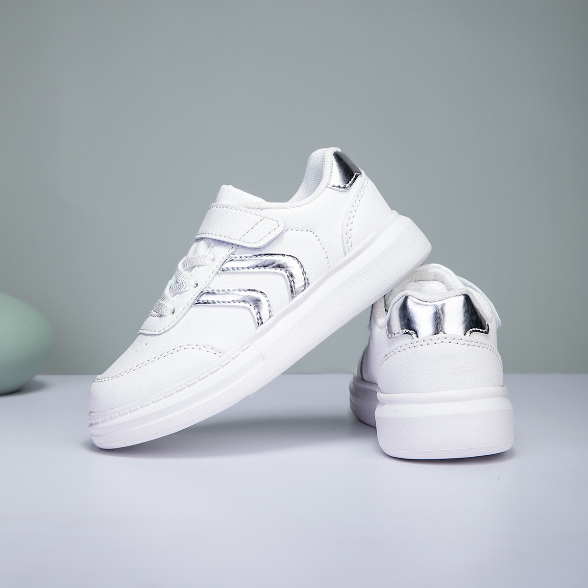 kids white sneakers versatile casual   breathable lining   with metal stripes stylish boys flat casual shoes suitable for school daily leisure sports kids barefoot shoes shoes for school youth sneakers sneakers for kids kids black sports shoe light up sneakers kids wide toe shoes daily leisure shoes   wear childrens white shoes youth casual shoes metal stripe accents minimalist   breathable fabric lining Product details 2
