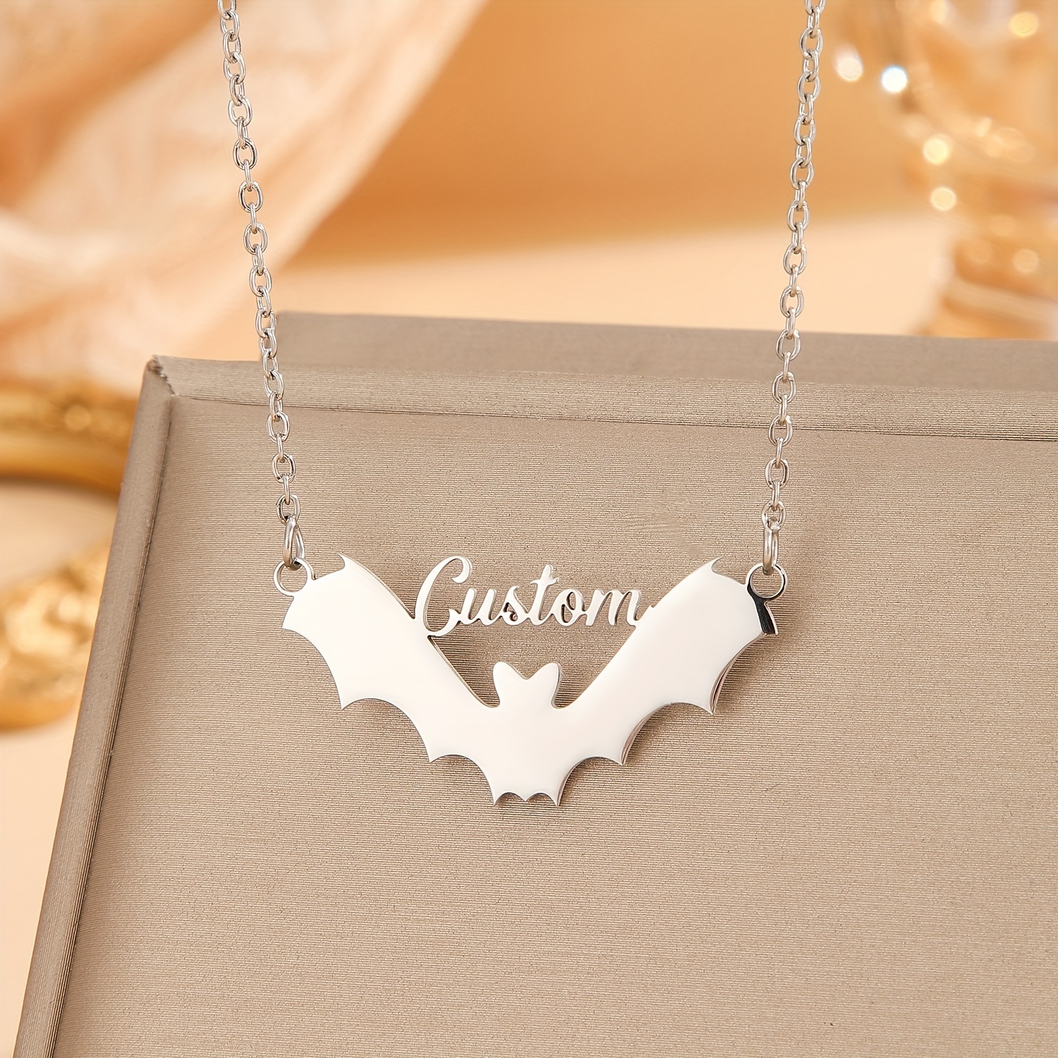 

1pc Collier Pendentif Chauve-Souris Personnalisable, Nom Personnalisé en Lettrage Anglais, Chaîne en Acier Inoxydable 304 pour un , Toutes