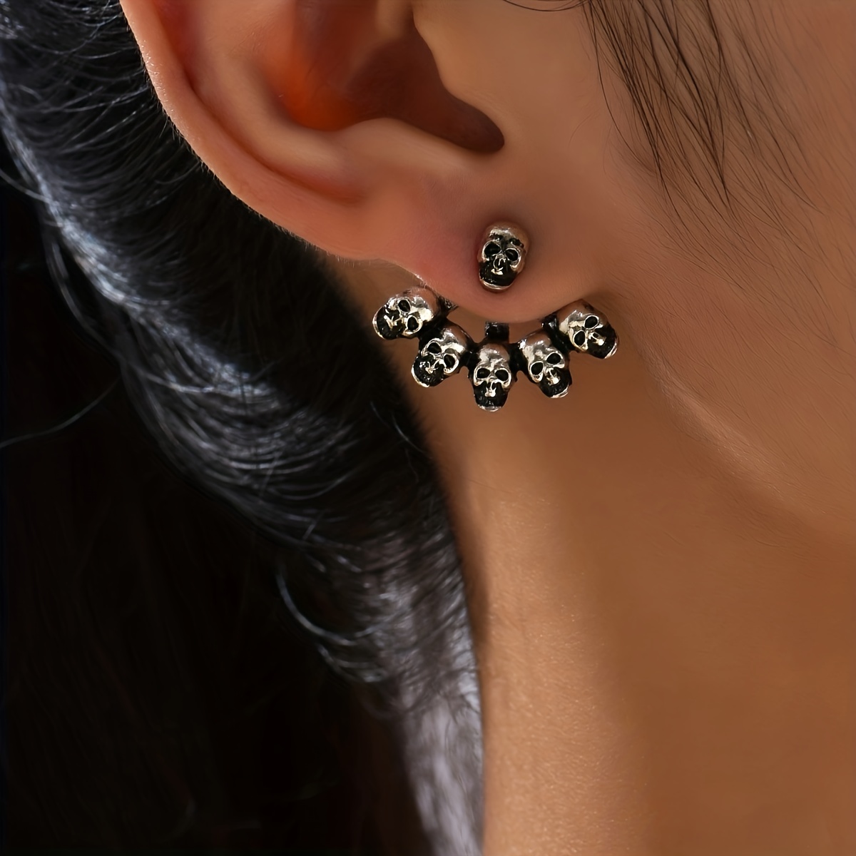 A Pair Of Women's Fashionable Stud Earrings With A Unique Gothic Skull Design, Simple And Suitable For Daily Wear And Parties