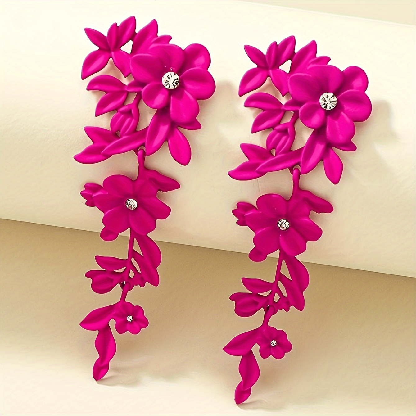 E-shop Boho-Chic Vintage Blumen Hängeohrringe mit Funkelnden Strasssteinen - Zinklegierung & Edelstahl, für Freizeitkleidung oder zum Verschenken