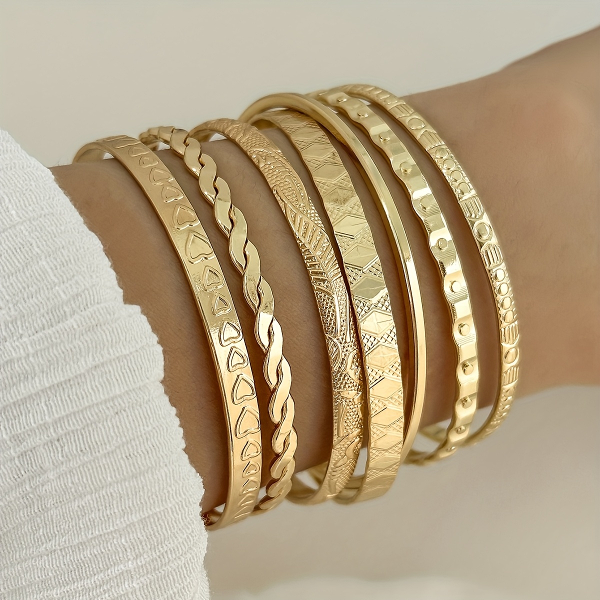 エスニック風彫刻オープンバングル エスニック風彫刻オープンバングル