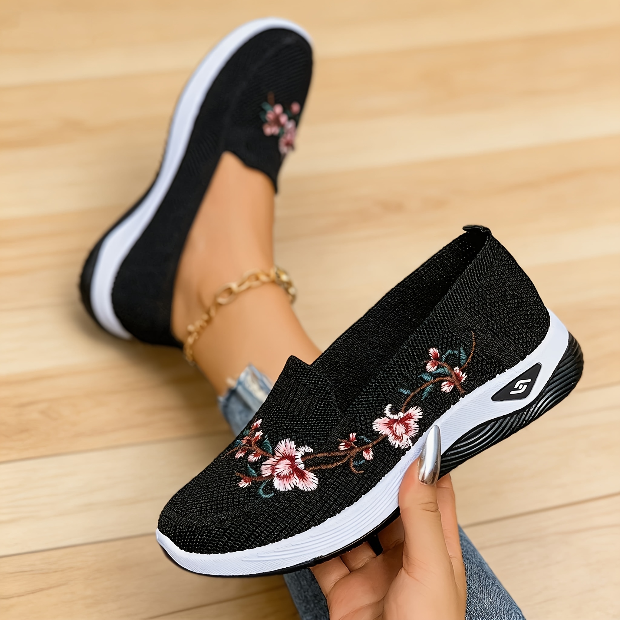 Sneakers, Walking Shoes Women's Casual Embroidered Knit Slip-On, Daily Comfortable, Breathable, Stylish. Ideal Footwear for Women Ease And Fashion