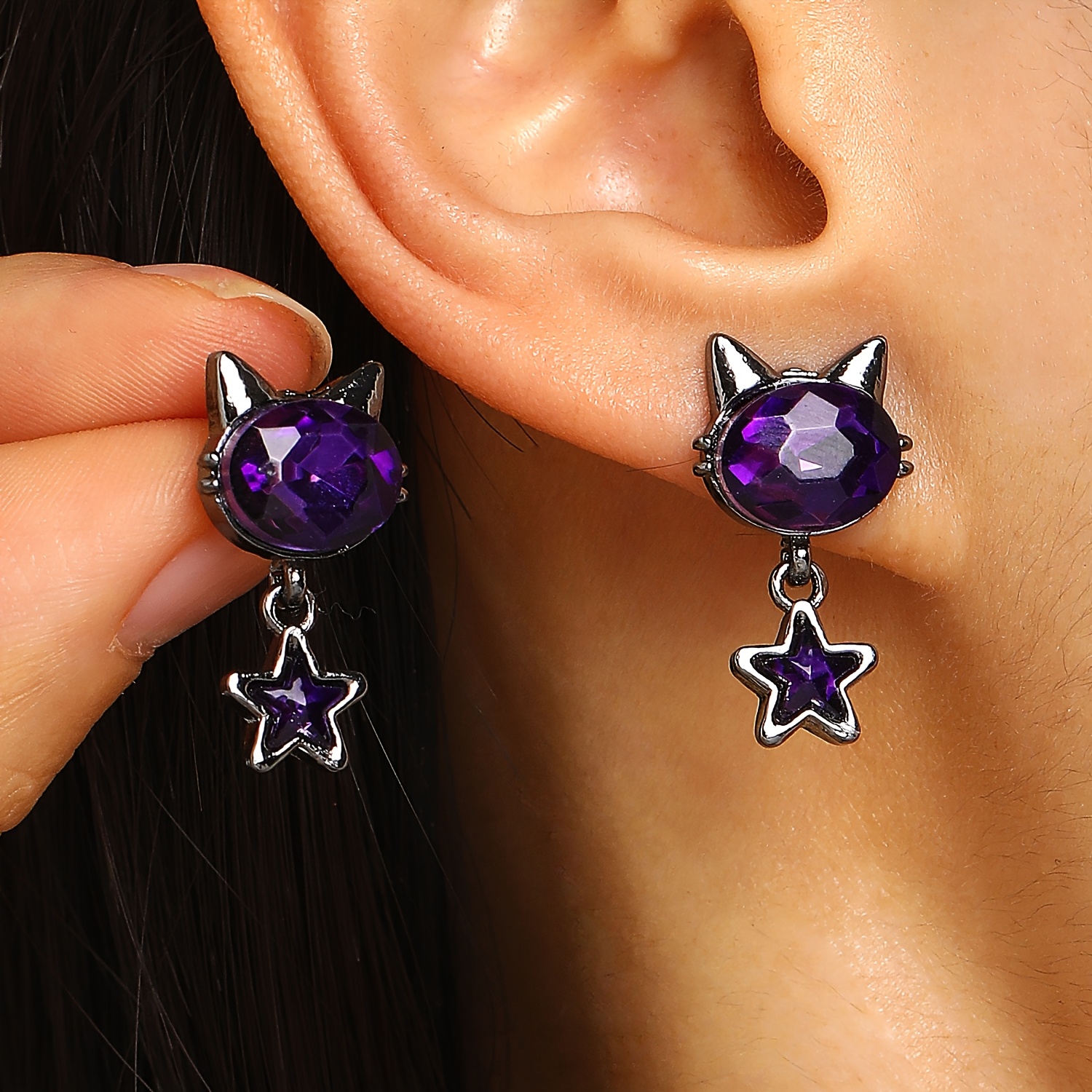 TEMU 1 Paire de boucles d'oreilles cloutées de chat, style cool et doux, design facile et tendance, incrustation de synthétique violette, parfaites